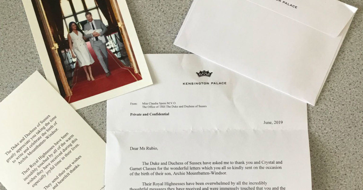 Comment contacter la reine Elizabeth II ? À quelle adresse envoyer ses lettres pour contacter un