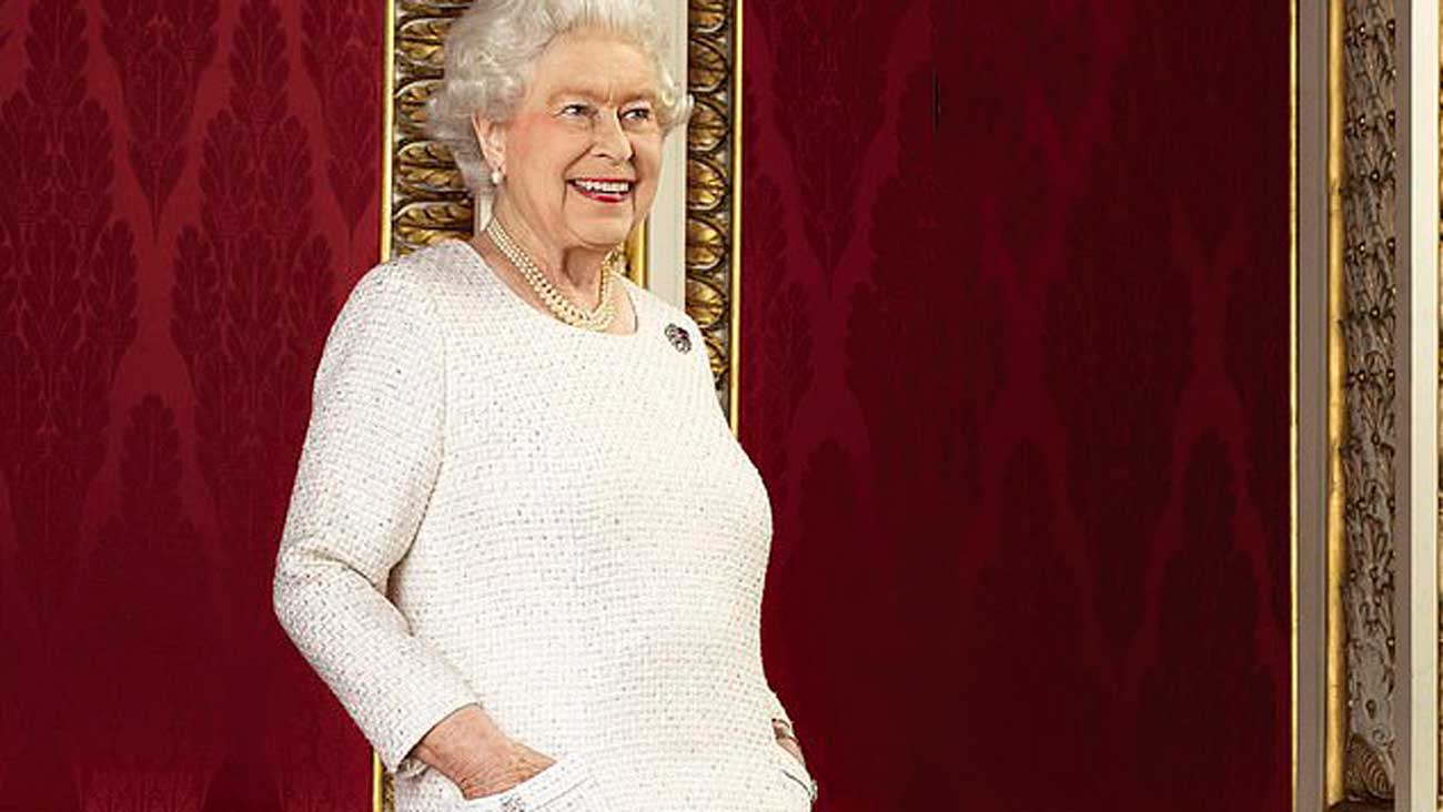 Elizabeth II pose les mains dans les poches elle réalise enfin son rêve à 93 ans Elizabeth II pose les mains dans les poches elle réalise enfin son rêve à 93 ans