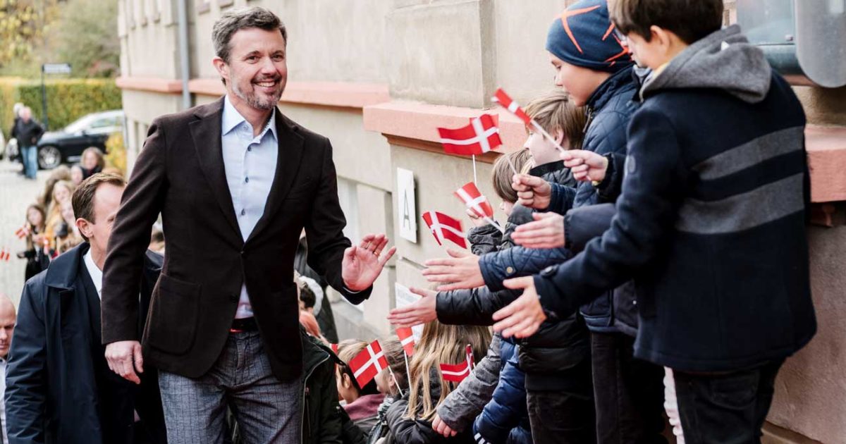 Frederik de Danemark découvre les inventions novatrices des jeunes qui ...