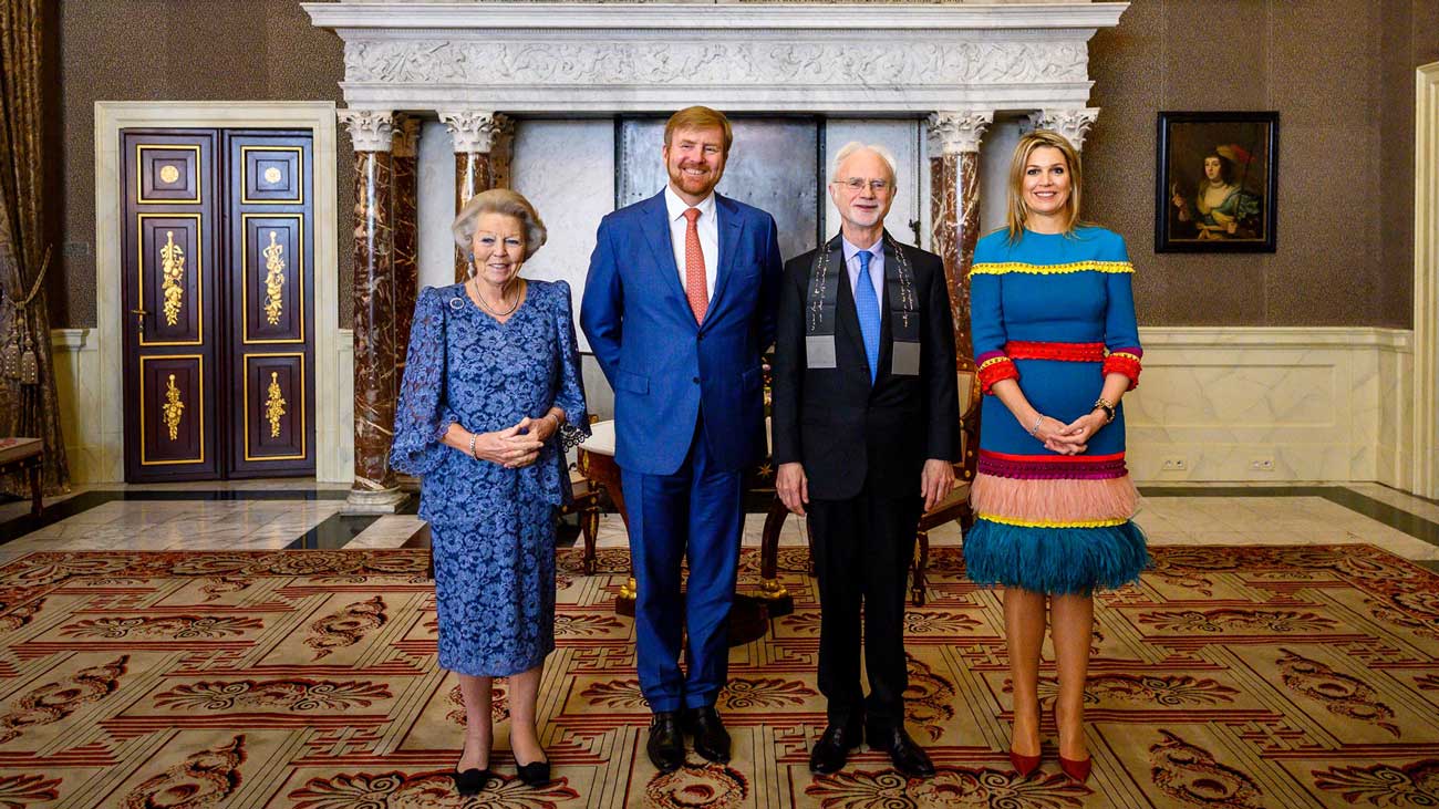 Willem-Alexander, Máxima et Beatrix remettent le Prix Erasmus au ...