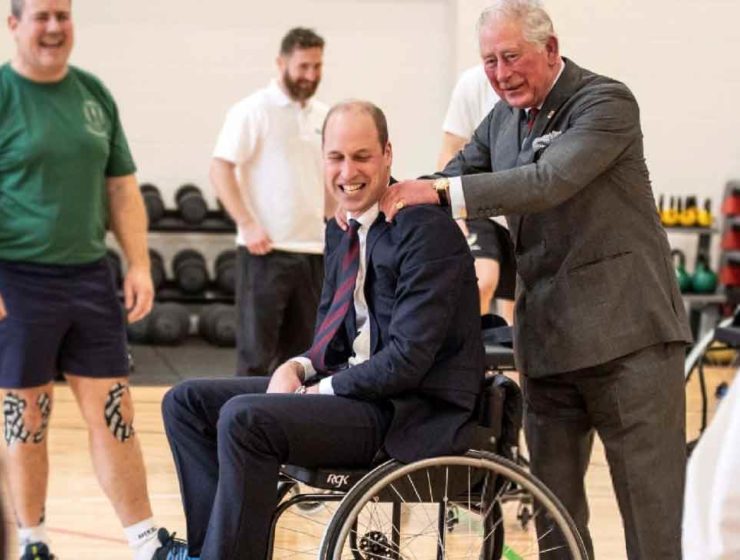 le duc de cambridge et le prince de galles complices basket-ball chaise roulante