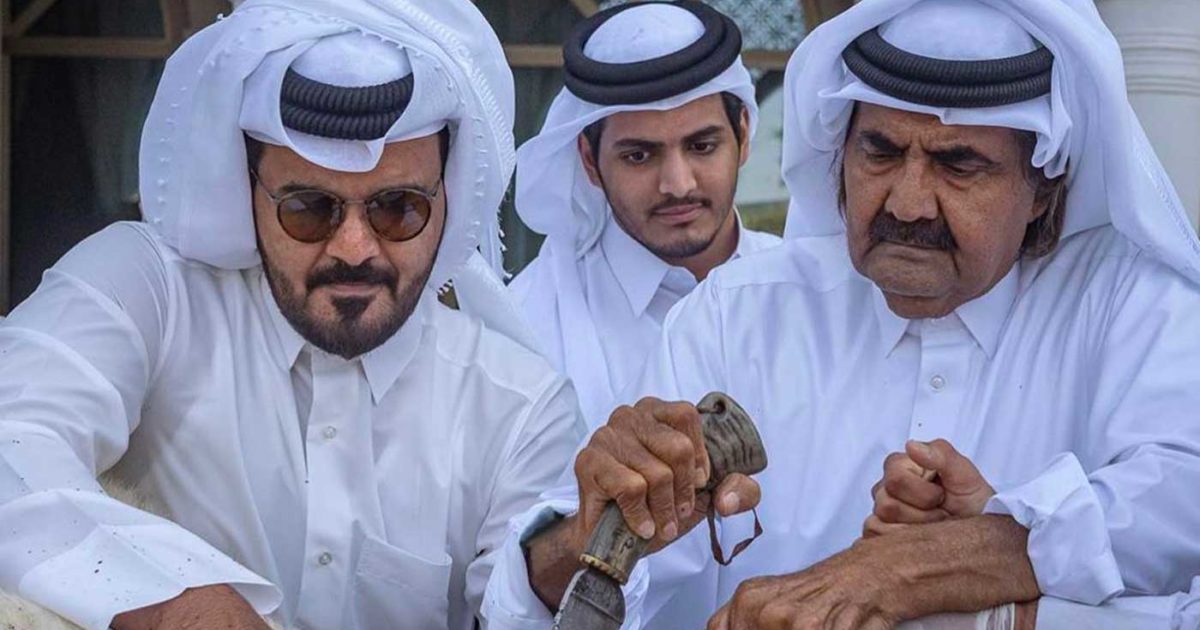 L'ex-émir du Qatar égorge un mouton : Fête de l'Aïd dans la famille Al