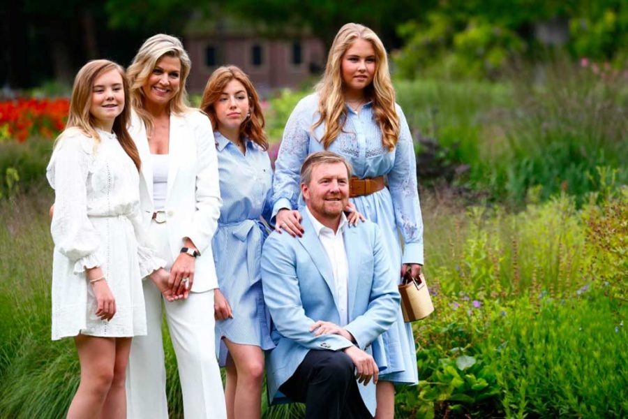 Amalia Des Pays Bas Et Gabriel Photos d'été 2020 de la famille royale des Pays-Bas dans le jardin de
