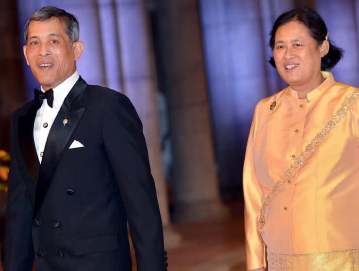 roi de thailande frappe sa sœur violent