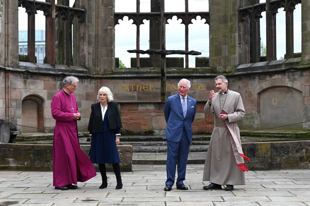 prince charles visite ruines de coventry