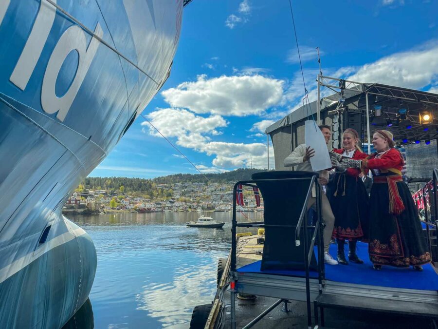 Le prince héritier Haakon baptise le premier porteconteneurs