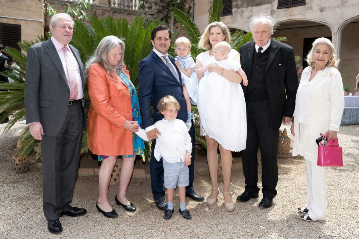 Prince Raphael Les invités du baptême du prince Raphaël d'Orléans réunis autour d'une ...