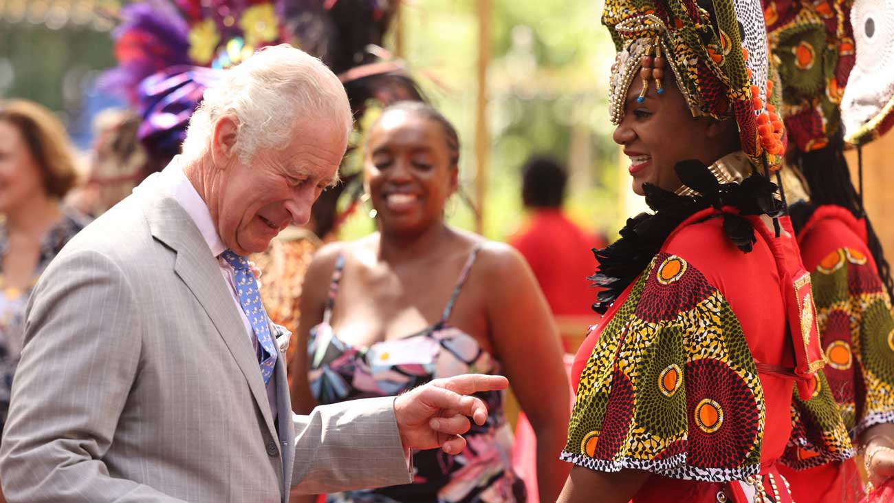 Le prince Charles se plonge dans l'ambiance du carnaval de Notting Hill