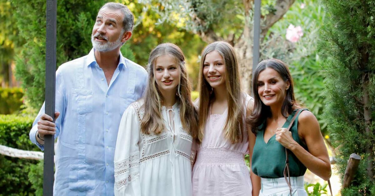 La Famille Royale D Espagne Visite La Chartreuse De Valldemossa Pendant 