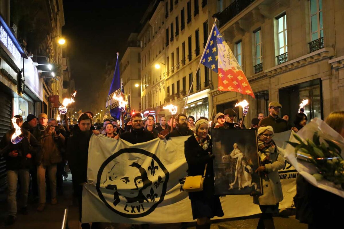 Les Français dans la rue pour le 230e anniversaire de la mort de Louis ...