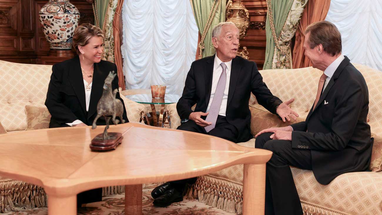 Henri de Luxembourg takes the president to watch a football match