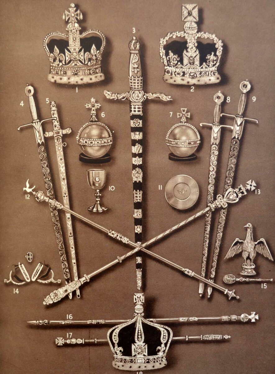 Des Regalias Les regalia utilisés au couronnement de Charles III : des sceptres, des ...