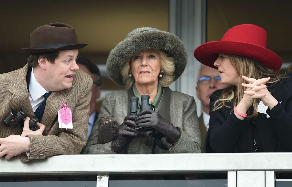 Qui sont les 8 pages du couronnement de Charles III ? Les petits ...
