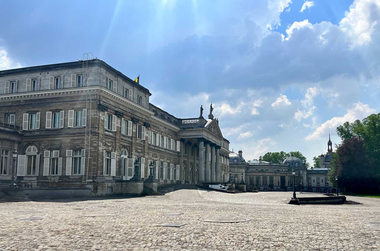 chateau-de-laeken-garden-party-roi-philippe-debut-promenade.jpg