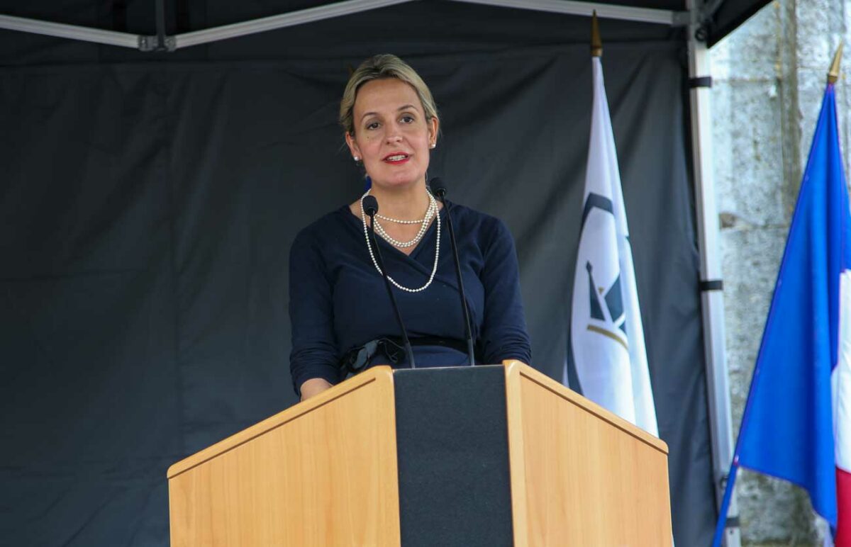 La comtesse de Paris baptise la rose de Dreux à son nom