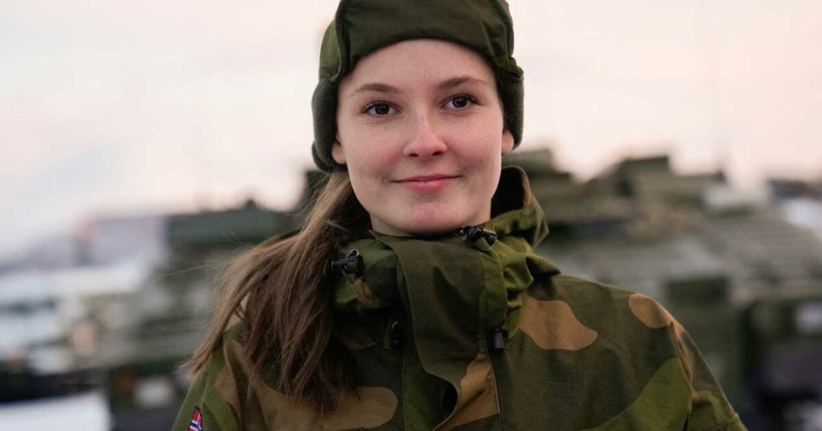 La princesse Ingrid Alexandra devient la « recrue Alexandra » : ses ...