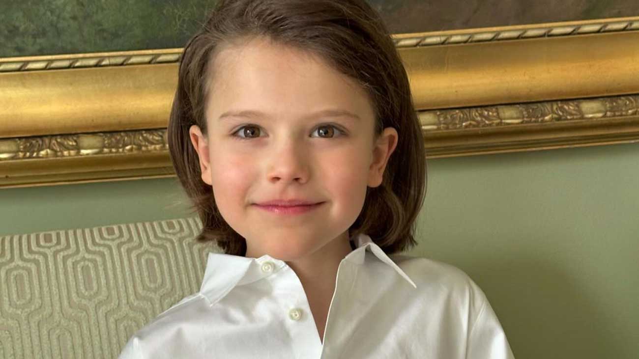 Le Prince Alexander De Su de F te Ses 8 Ans Avec Des Cheveux Mi longs le-prince-alexander-de-su-de-f-te-ses-8-ans-avec-des-cheveux-mi-longs