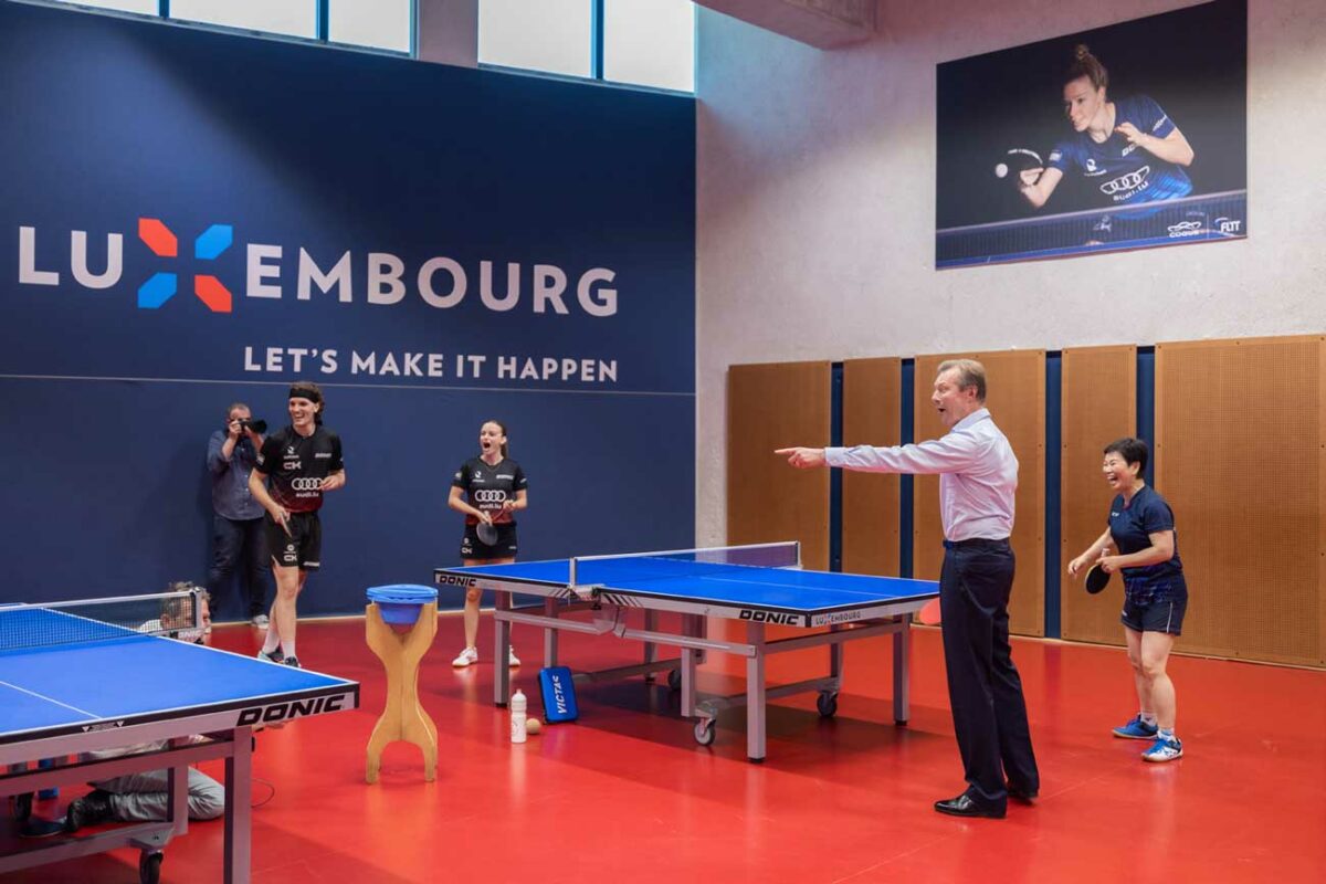 Le grand-duc Henri joue avec les pongistes luxembourgeois qualifiés ...