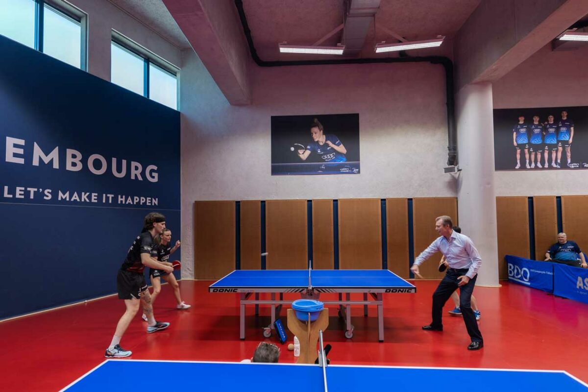 Le grand-duc Henri joue avec les pongistes luxembourgeois qualifiés ...