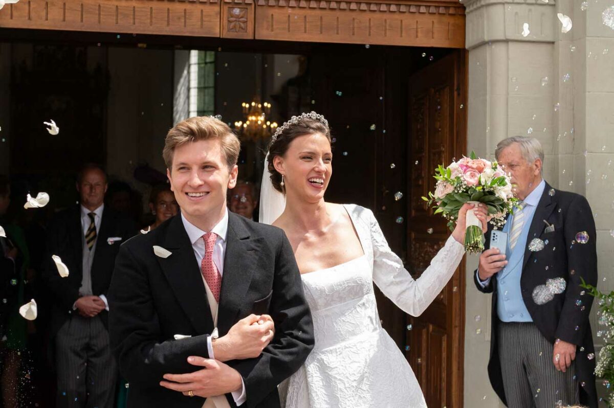 Le Mariage Du Comte Masqué Scan Vf Le mariage de la comtesse Leonie et du comte Caspar en présence des