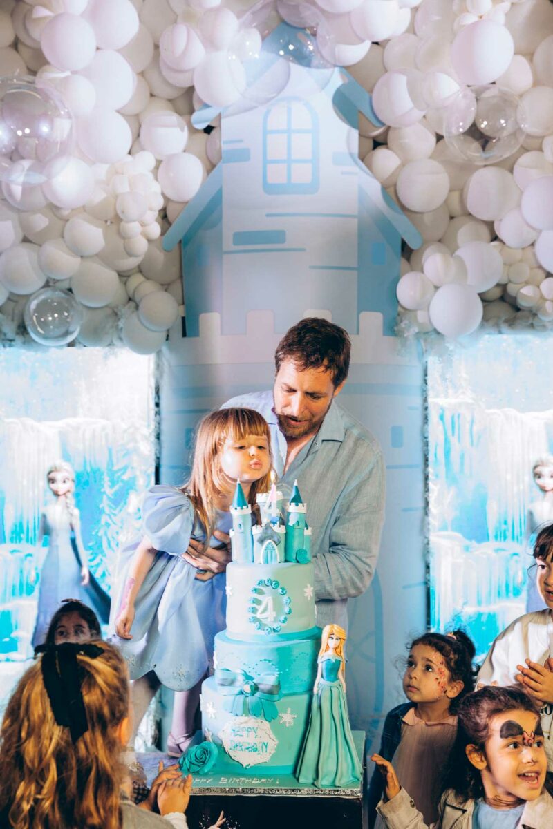 Mustafa Reka L'anniversaire magique de la princesse Géraldine au royaume d'Arendelle