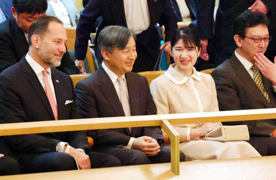 Sortie musicale viennoise entre l'empereur Naruhito et sa fille, la