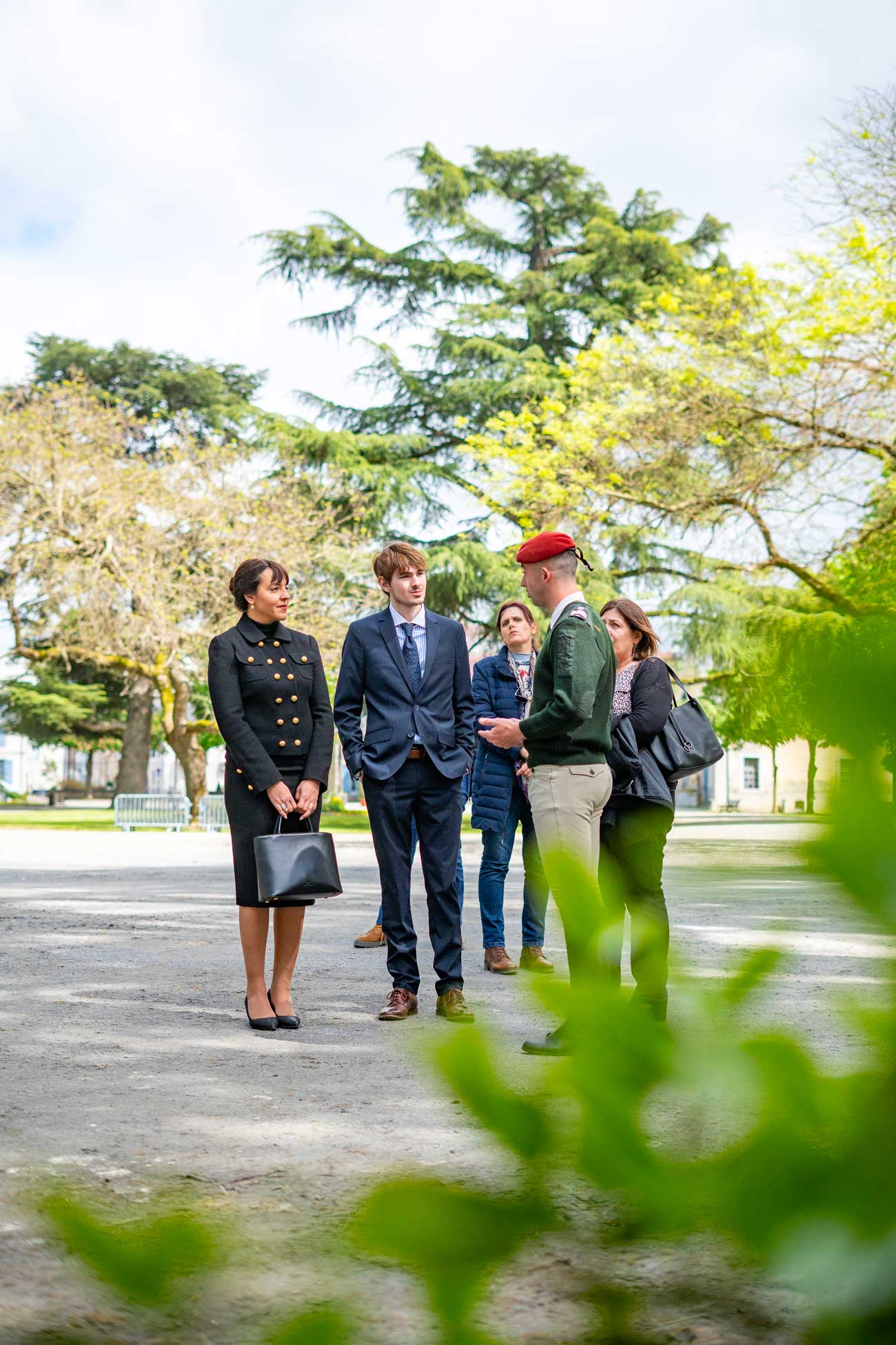 La Princesse Yasmine Murat En Visite Aupr s Des Hussards Parachutistes la-princesse-yasmine-murat-en-visite-aupr-s-des-hussards-parachutistes