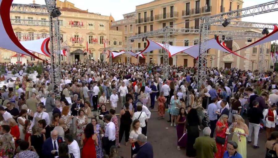 Le prince Albert II fête ses 20 ans de règne en communion avec les ...