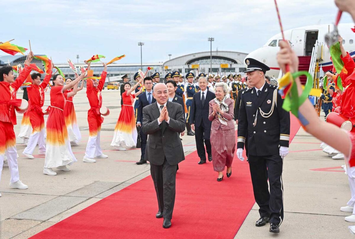 König Norodom Sihamoni wird vom chinesischen Präsidenten in Peking ...