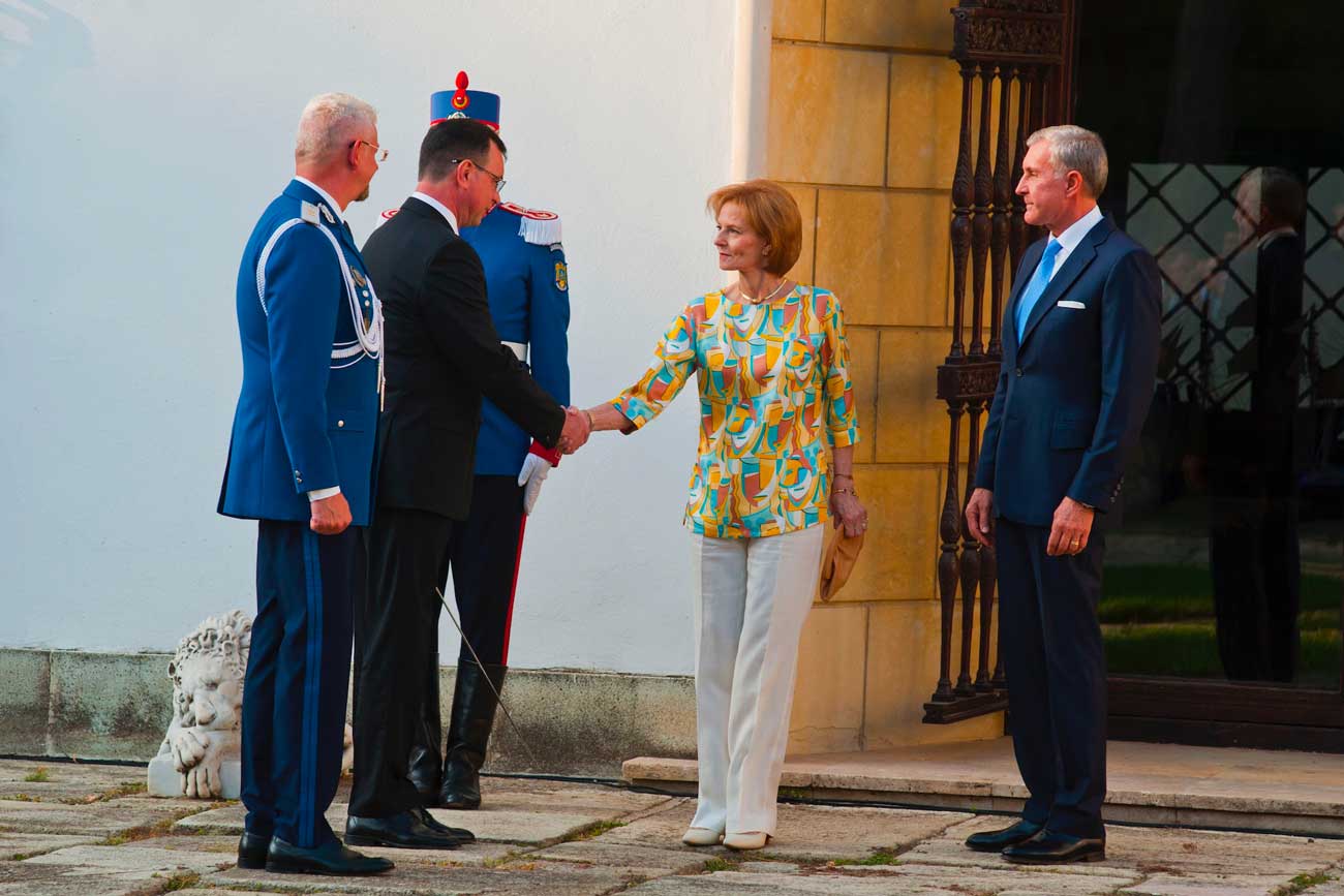 Margareta de Roumanie célèbre les 175 ans de la Gendarmerie roumaine au palais Elisabeta