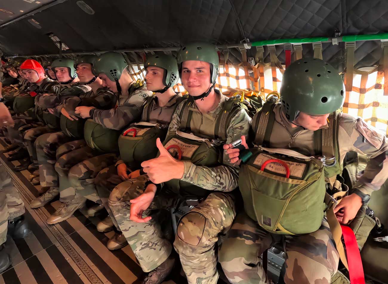 Nouvelles photos du prince Gabriel lors de sa formation de parachutiste et de son entraînement extrême en Guyane