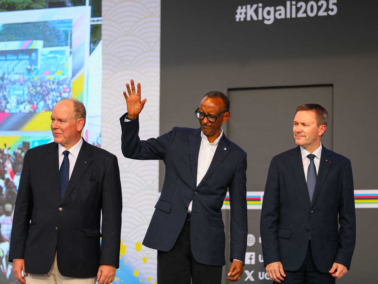 Le prince Albert II au Rwanda pour sacrer Tadej Pogacar et visiter des ruchers