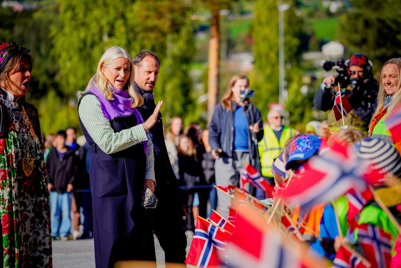 La sortie scrutée du couple héritier de Norvège dans le comté de Buskerud avant l’arrêt maladie d’un mois de Mette-Marit