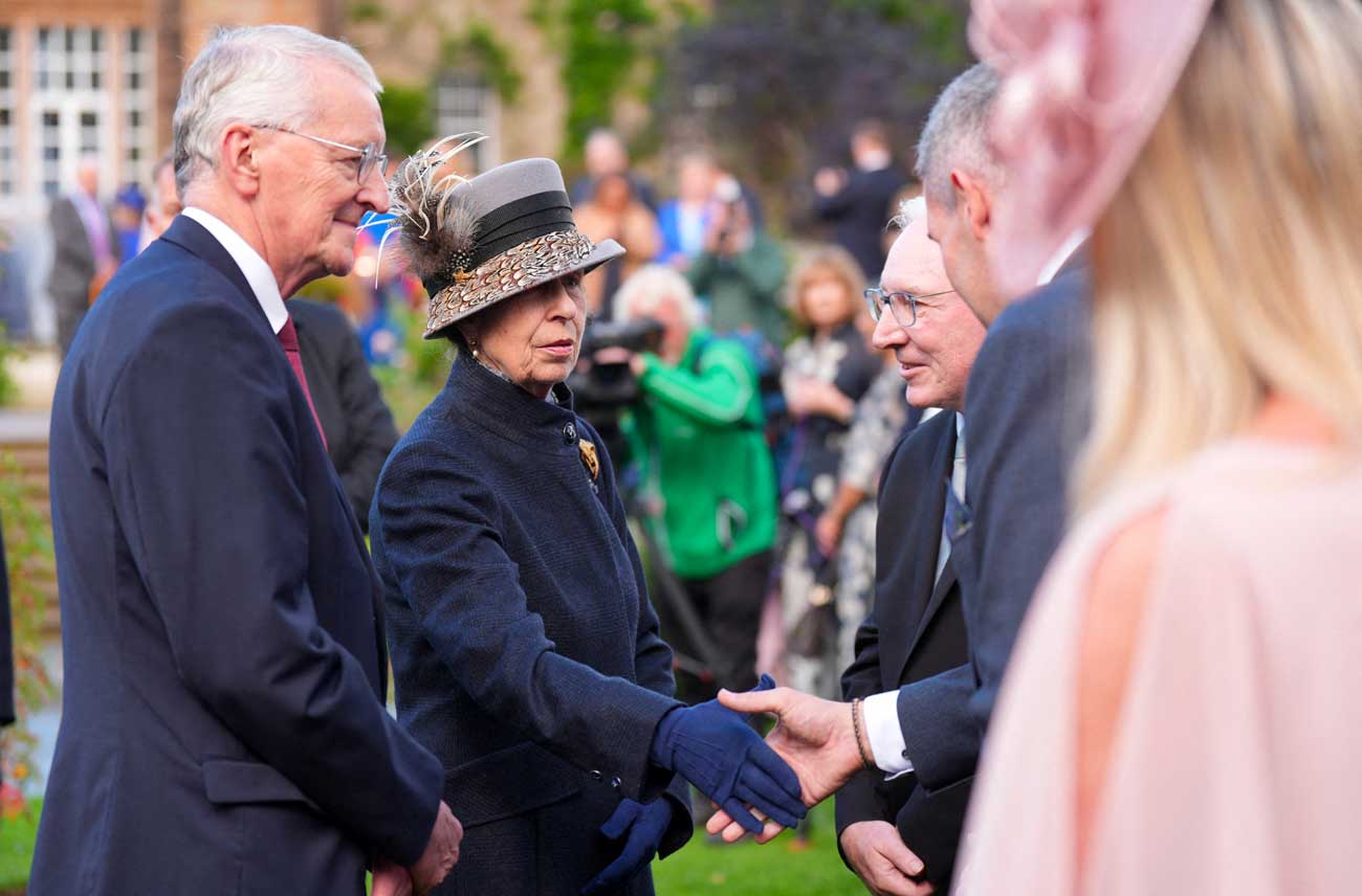 La princesse Anne invite le doyen d’Irlande du Nord à sa garden-party au château de Hillsborough