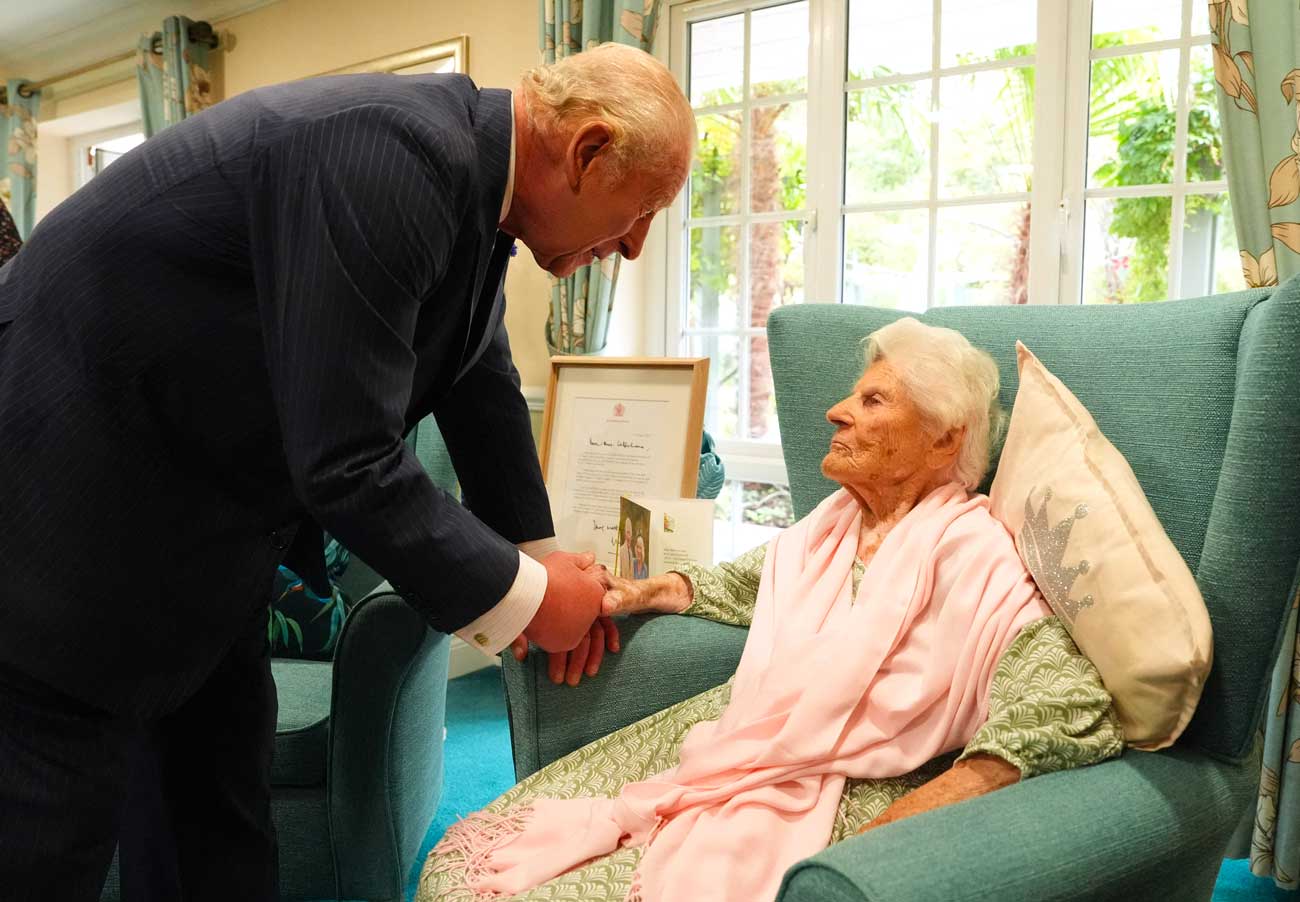 Le roi Charles III rencontre la doyenne de l’humanité : Ethel Caterham est la dernière survivante de l’ère édouardienne