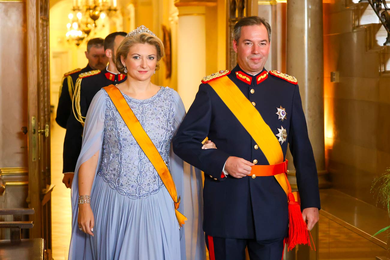 Guillaume et Stéphanie de Luxembourg organisent leur premier gala en tant que souverains en présence de chefs d’États étrangers