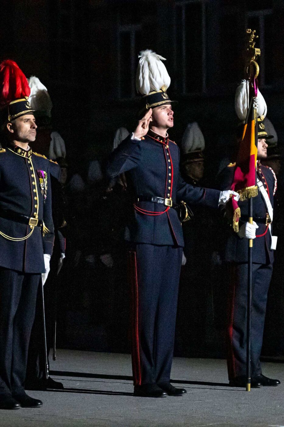 Le prince Gabriel prête serment en tant que sous-lieutenant devant le roi Philippe, la reine Mathilde et la princesse Éléonore