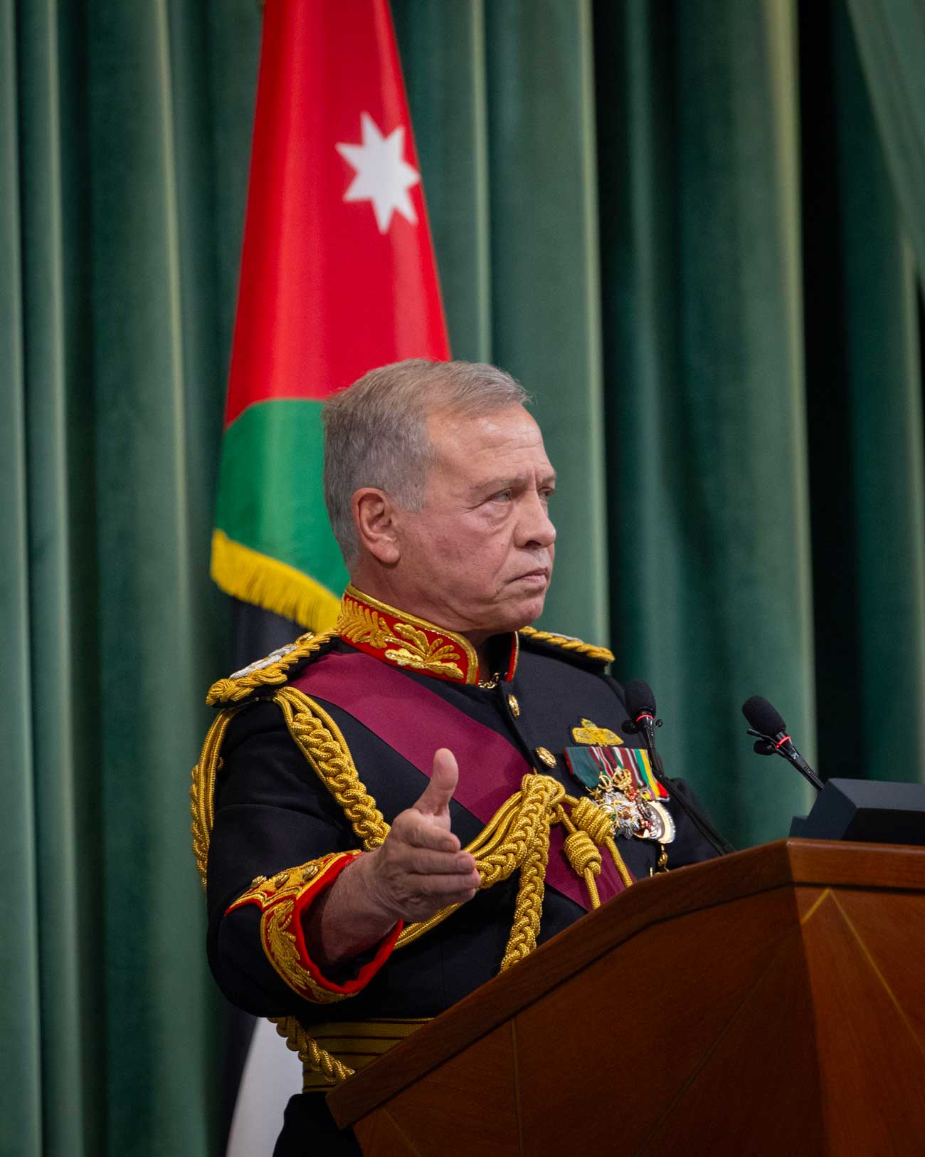 Королевская семья Иордании присутствует на открытии второй сессии 20-го 