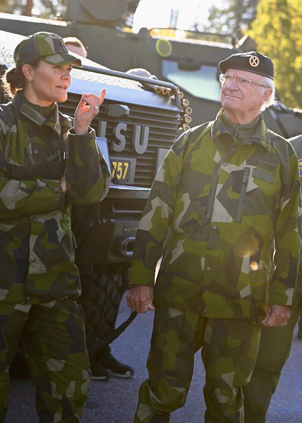 Carl XVI Gustaf et Victoria de Suède apprennent à piloter et à se protéger des drones