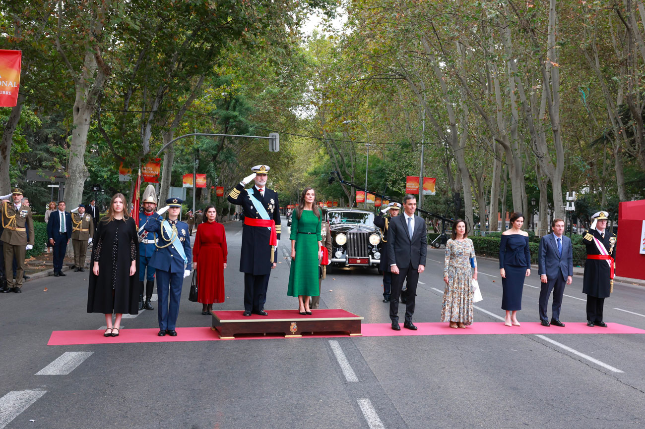 Le roi Felipe VI célèbre la fête nationale pour la première fois depuis 2020 entouré de ses deux filles
