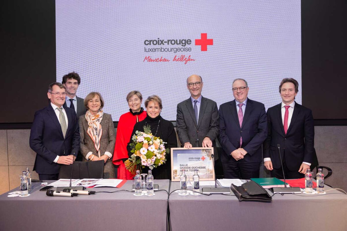 La grande-duchesse Maria Teresa fait ses adieux à la Croix-Rouge et ...