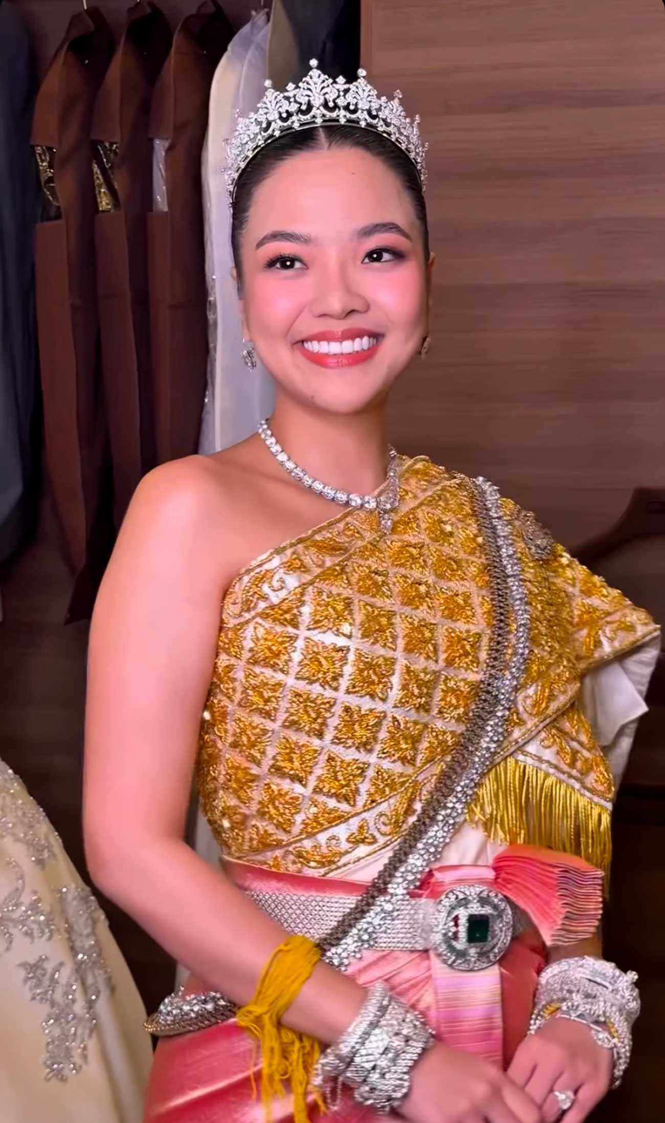 Le Mariage Grandiose De La Princesse Pongsoriya Ni ce Du Roi Du Cambodge le-mariage-grandiose-de-la-princesse-pongsoriya-ni-ce-du-roi-du-cambodge