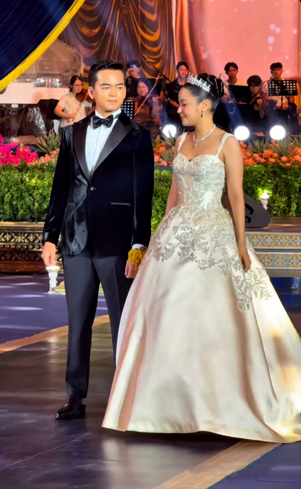 Le Mariage Grandiose De La Princesse Pongsoriya Ni ce Du Roi Du Cambodge le-mariage-grandiose-de-la-princesse-pongsoriya-ni-ce-du-roi-du-cambodge