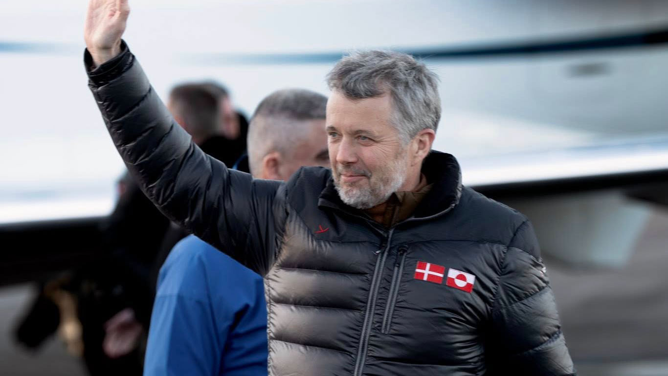 Le roi Frederik X entame son voyage au Groenland pour affirmer la souveraineté danoise sur le pays arctique